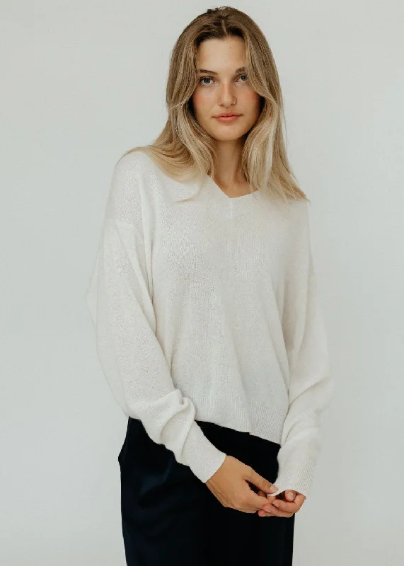 Asymmetrical Knit TopsElizabeth V-Neck Cashmere Sweater in White